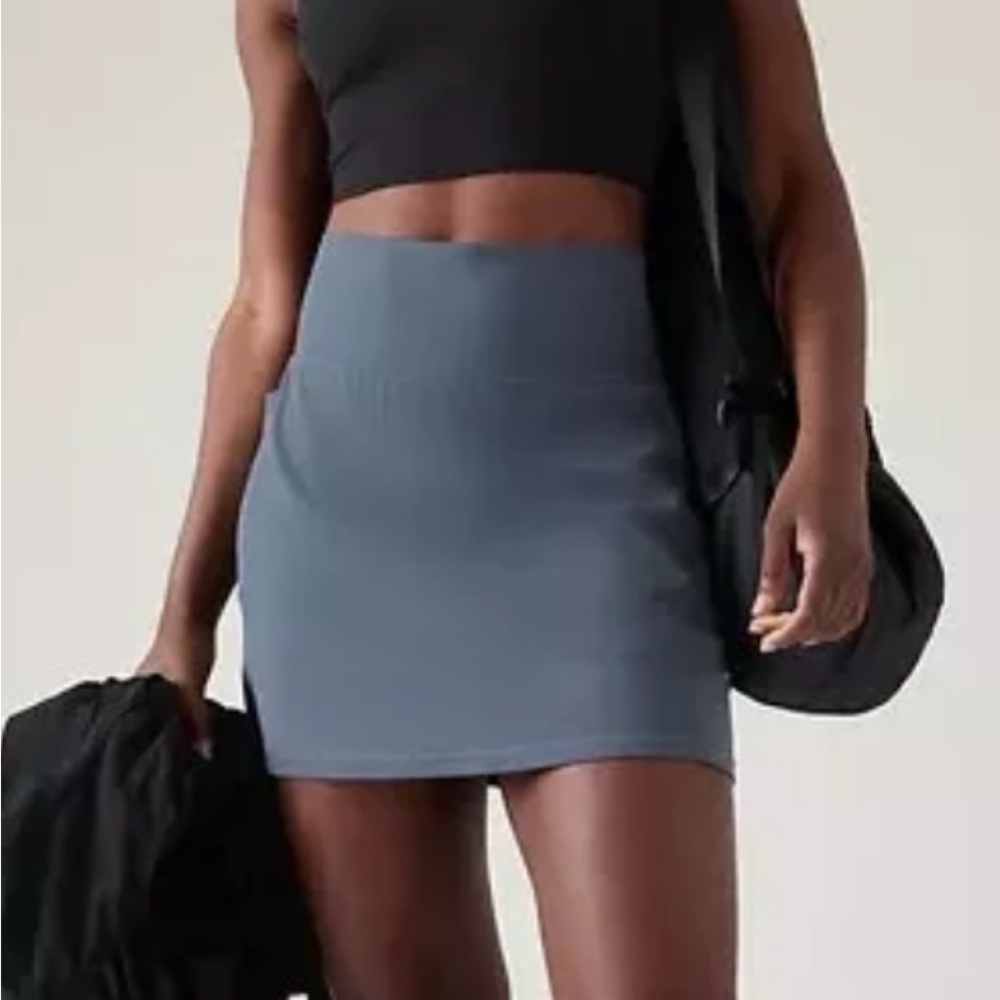 Athleta Salutation Stash High Rise Skort with side pockets 16 1/2 inch length
